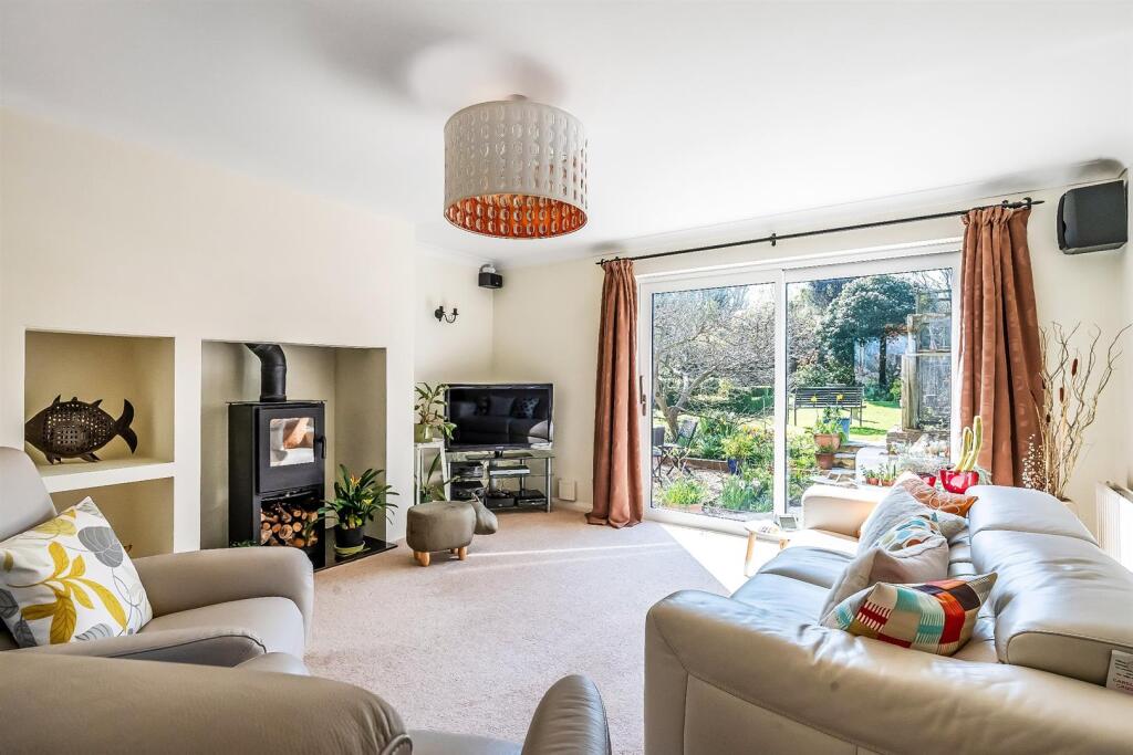 Kennel Lane, Fetcham, KT22 photo 4