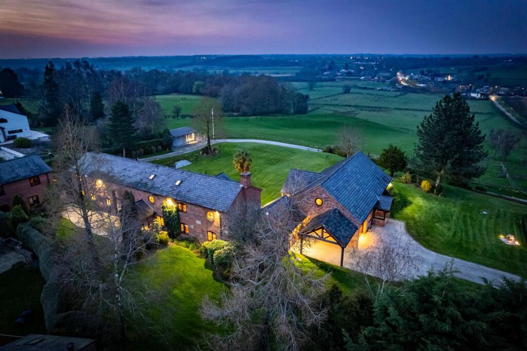 Hall Green Barn, 8 Cliff Road, Acton Bridge, Cheshire, CW8 3QY photo 3