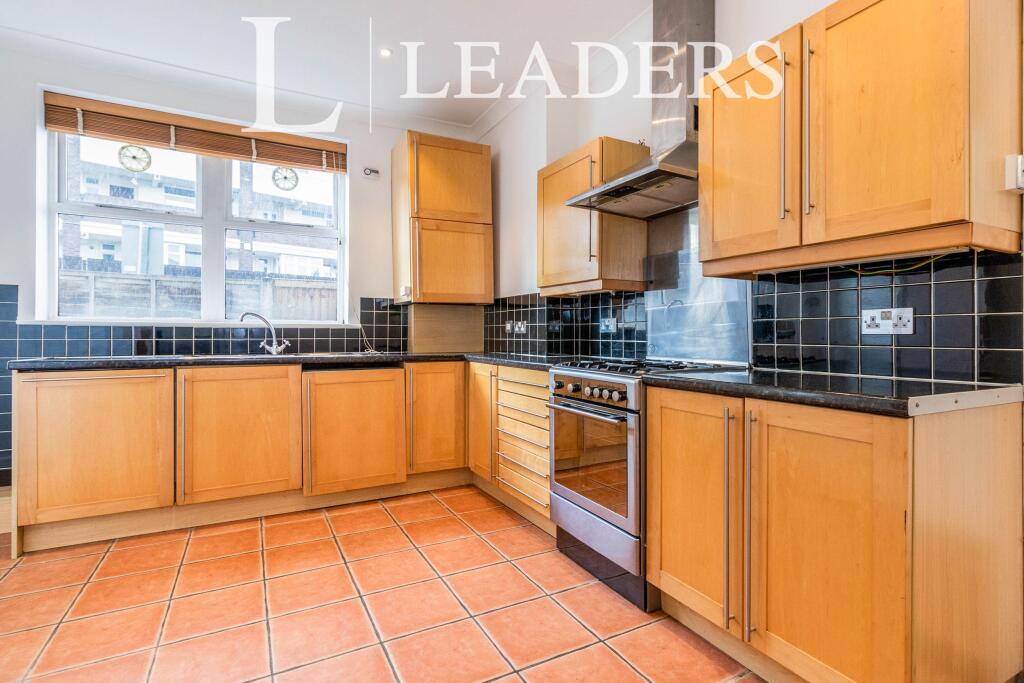 Apartment in Kingston upon Thames - More