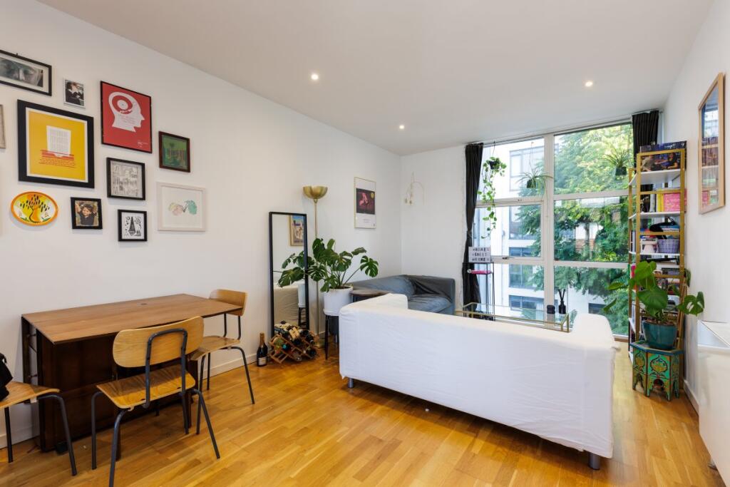 Main image of property: 208 Long Lane, Se1