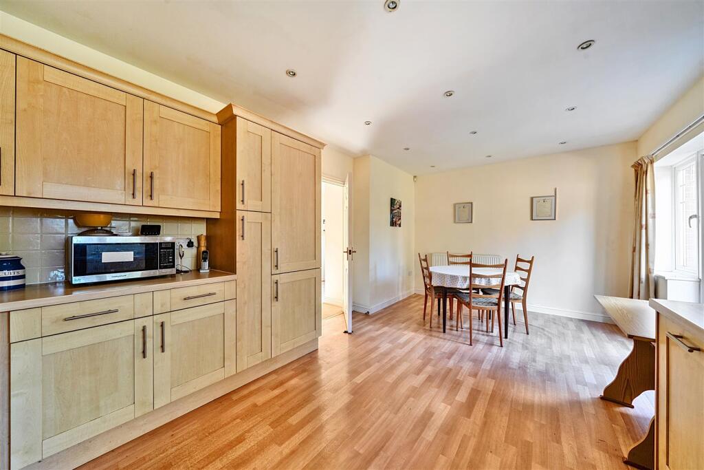 Parkside Road, Reading, Berkshire photo 4