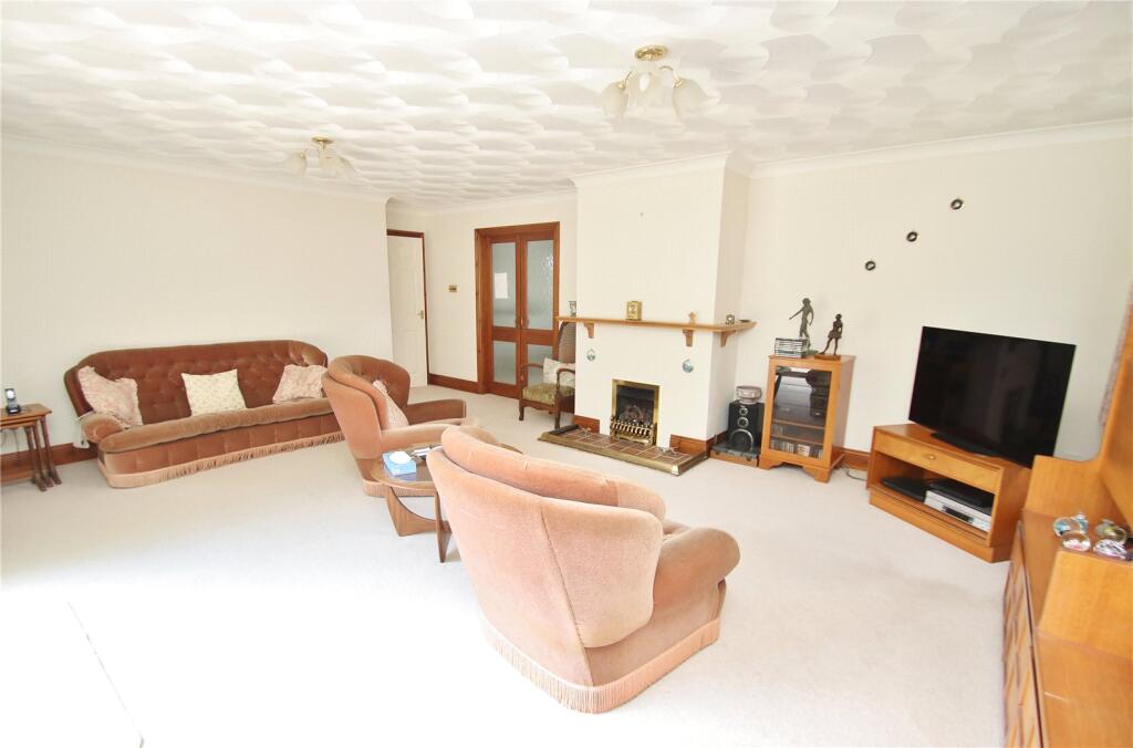 Churchfield, Verwood, Dorset, BH31 photo 3