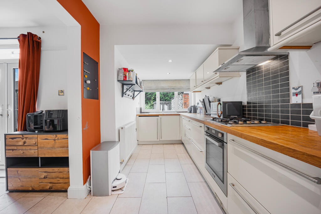 Lache Park Avenue, Chester | Character Semi, No Onward Chain - More
