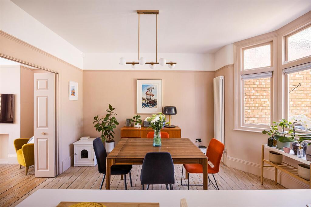 House in London, Highams Park - View 4