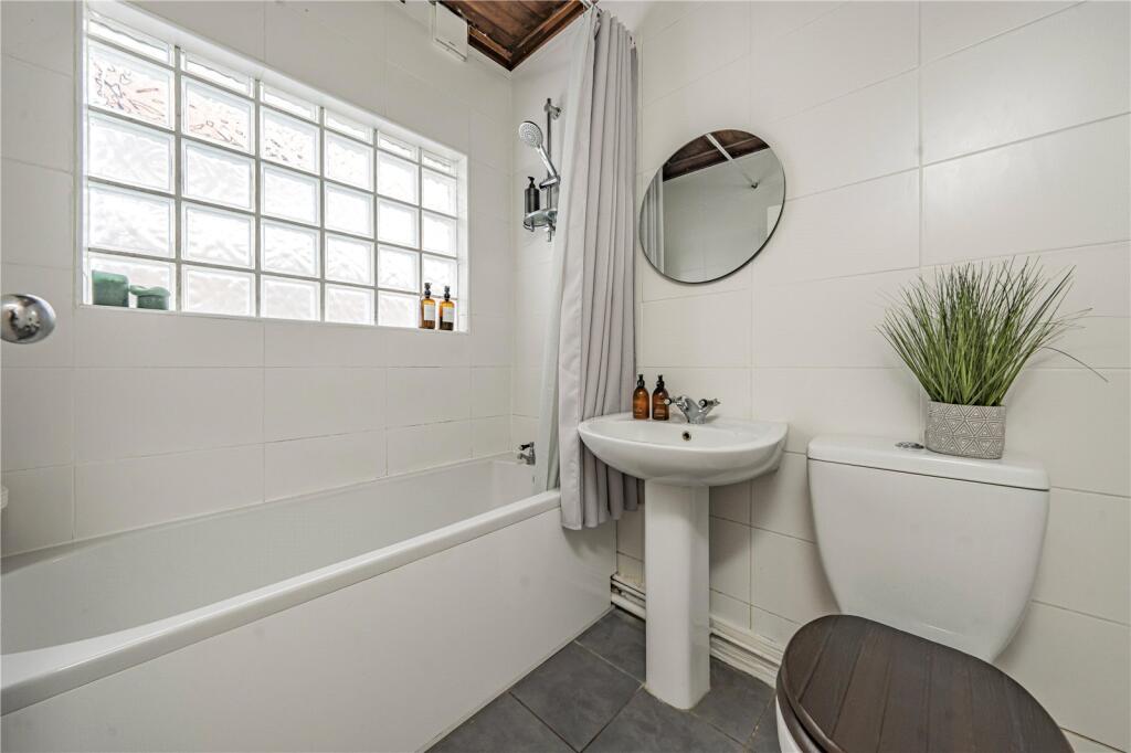 Apartment in Twickenham - View 4