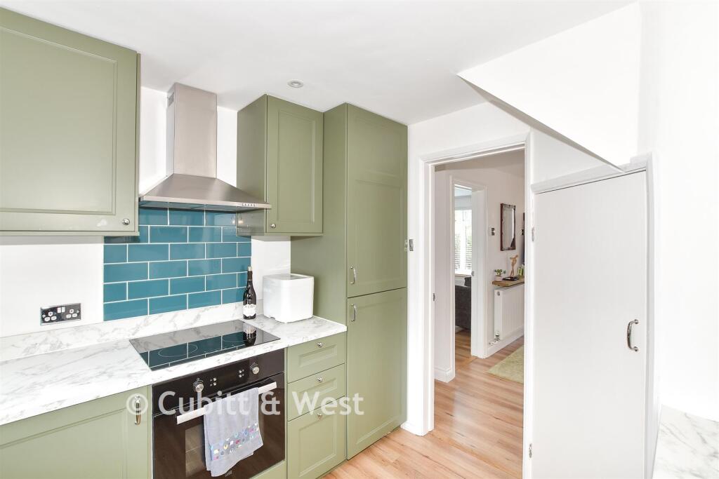 House in East Grinstead, Blackwell - More