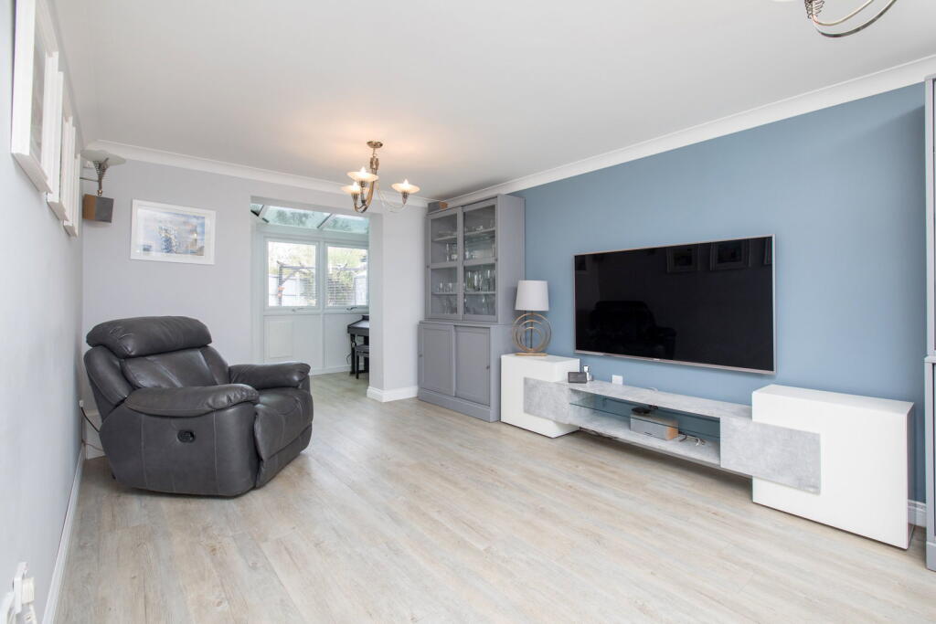 Bluebell Close, Corby, Northamptonshire, NN18 8LZ - View 3
