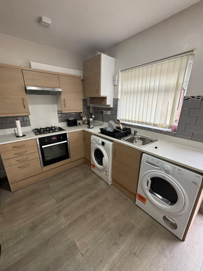 3 bedroom end of terrace house for rent
