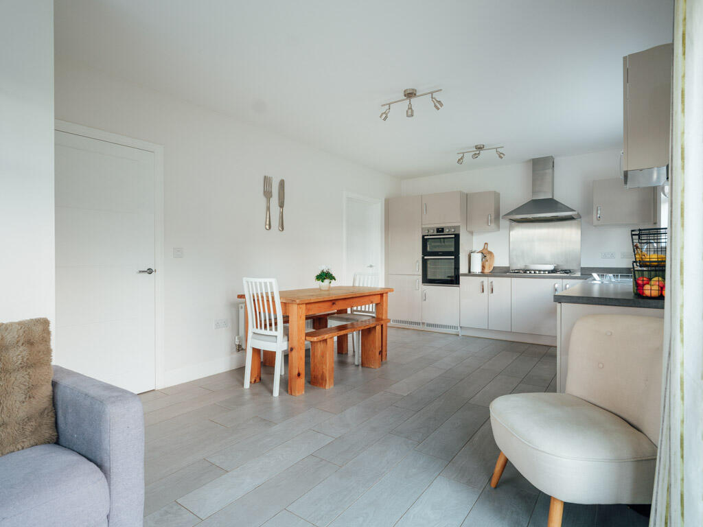 Neville Close, Copcut, Droitwich, Worcestershire. photo 4