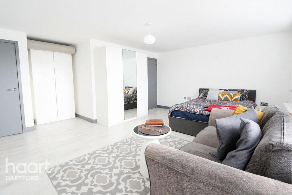 Apartment in Dartford - More