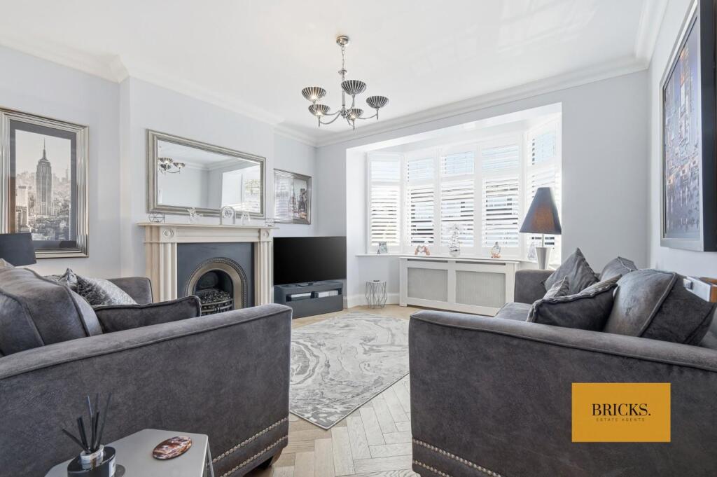 South View Drive, London photo 3