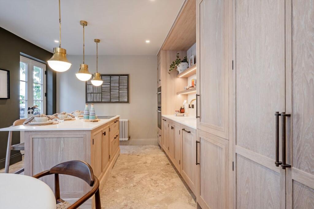 House in London - View 5