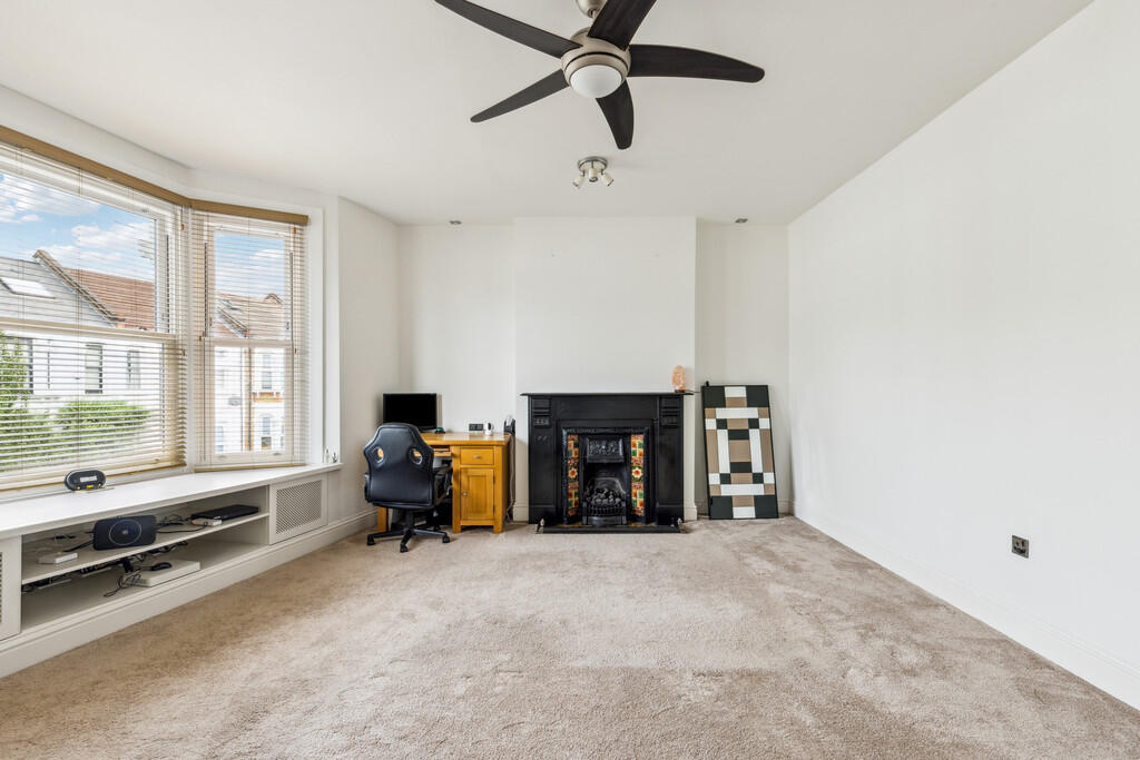 Apartment in London, Brondesbury Park, Brondesbury - View 4
