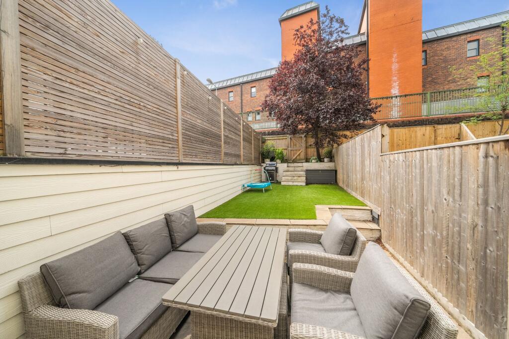 House in Slough - View 4