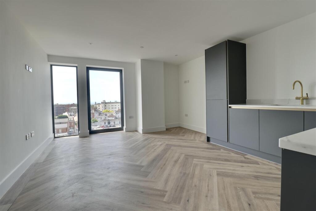 Apartment in Portsmouth - More
