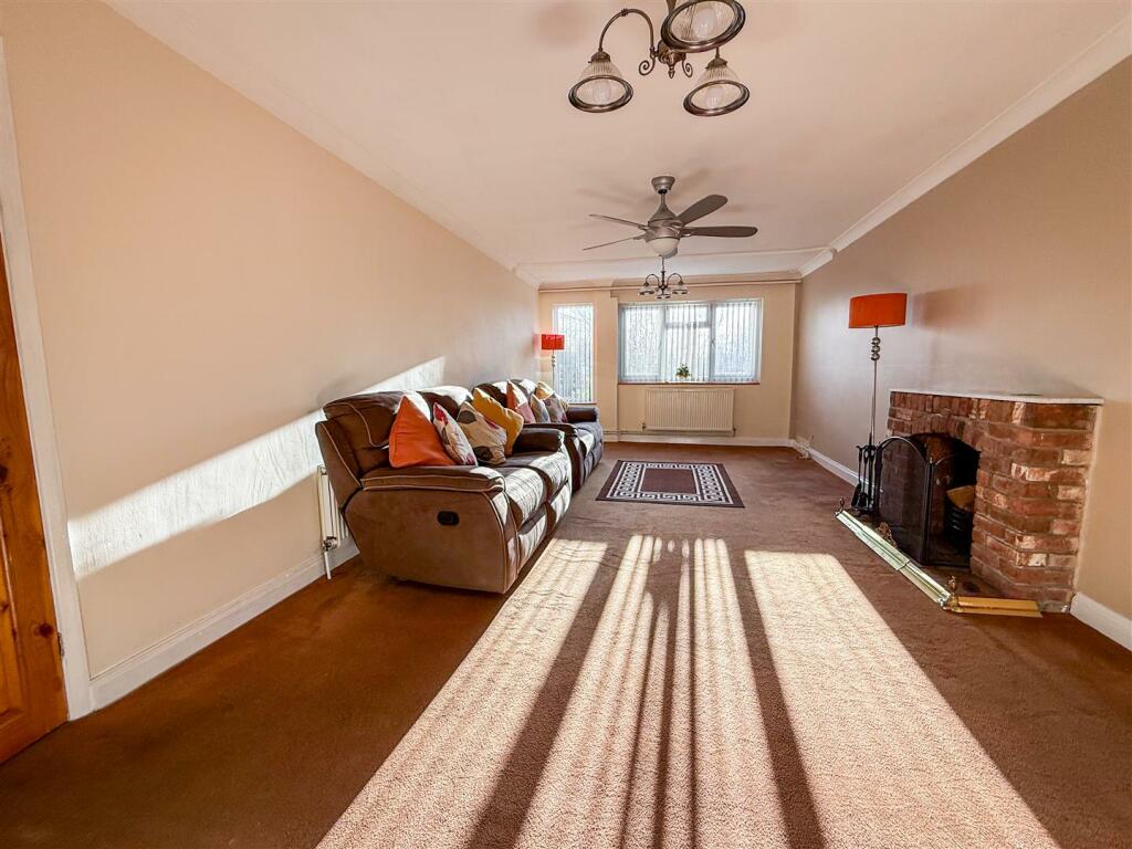 Crossways, Clacton-On-Sea, Essex photo 3
