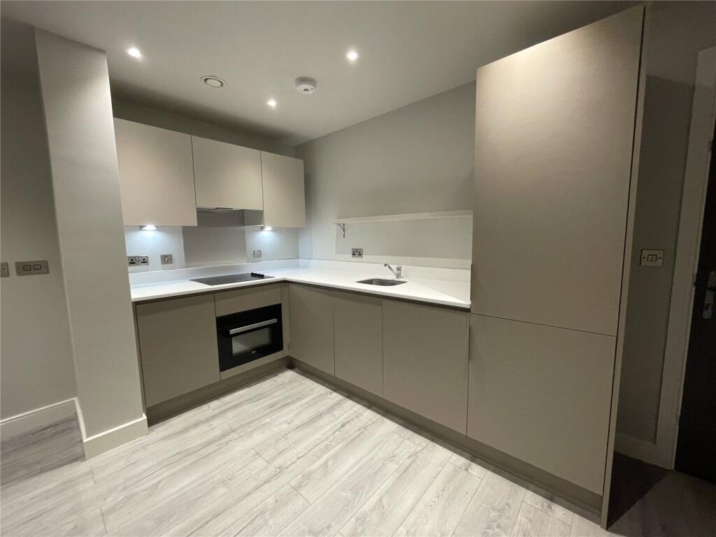 Apartment in Slough - More