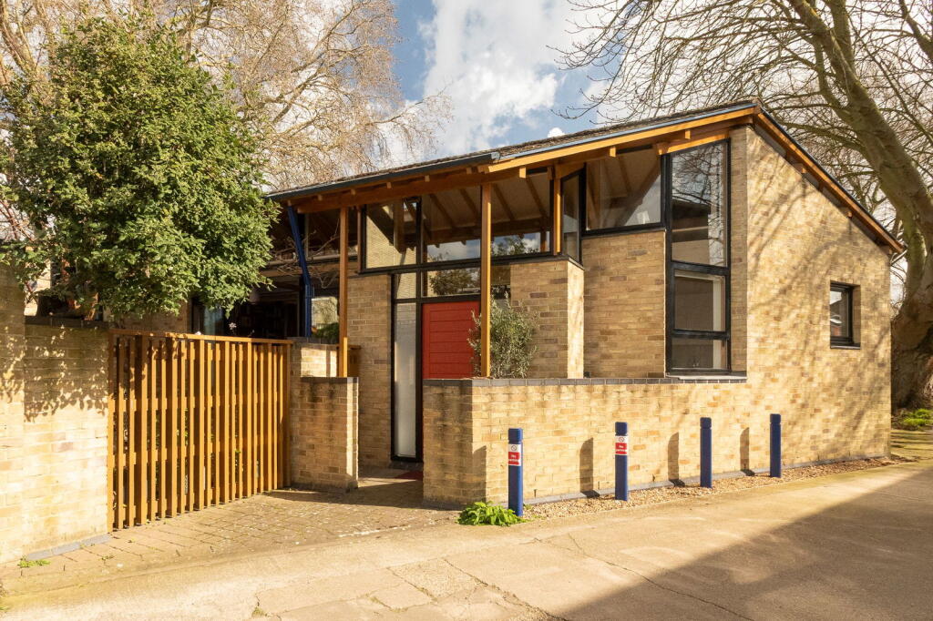 Main image of property: Kimberley Road, Cambridge, CB4 1HJ