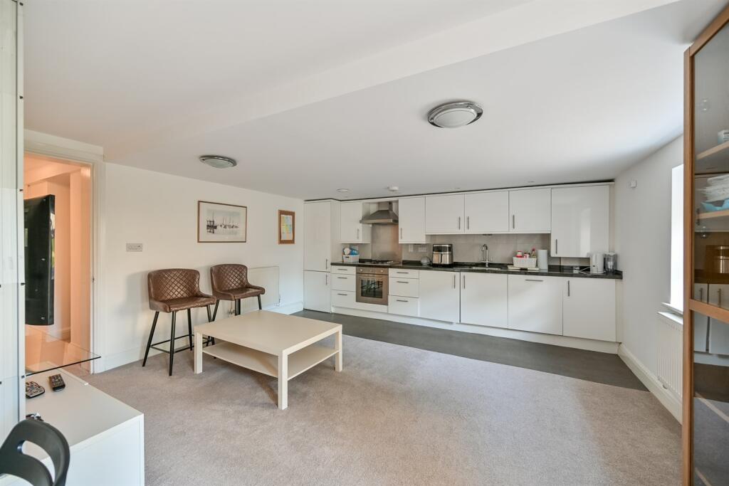 Apartment in Reading, Spring Gardens, Whitley - View 2