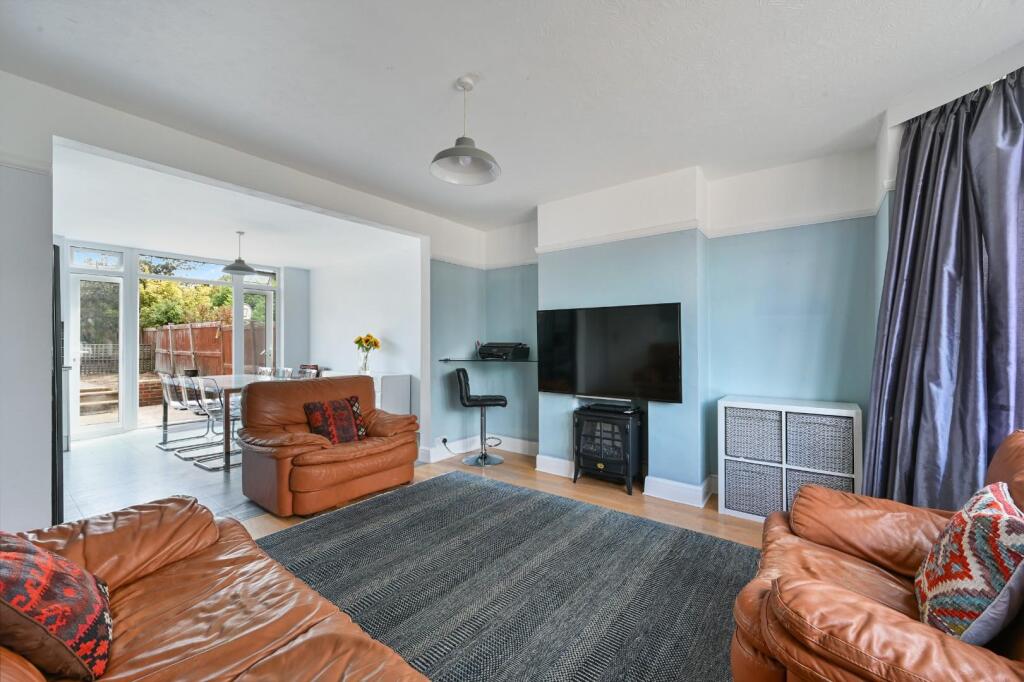House in Kingston upon Thames - More