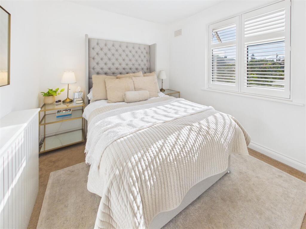 Apartment in Kingston upon Thames - More