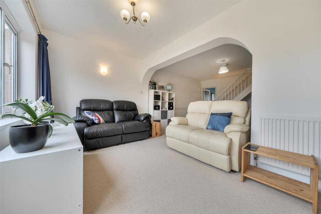 Elm Grove South, Barnham photo 3