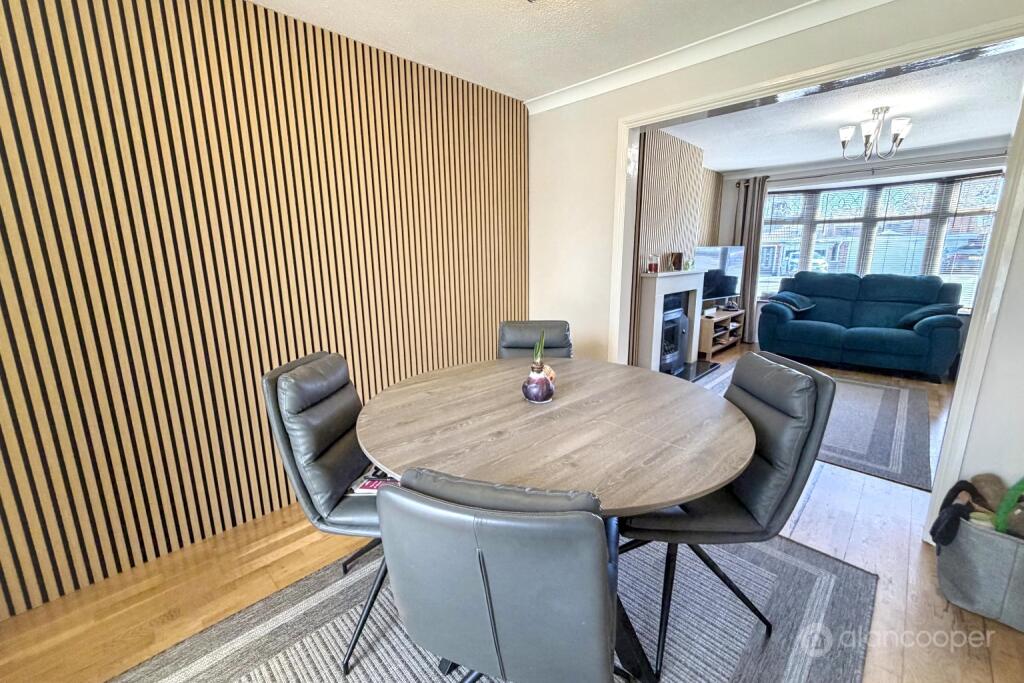 House in Nuneaton and Bedworth, Warwickshire - More