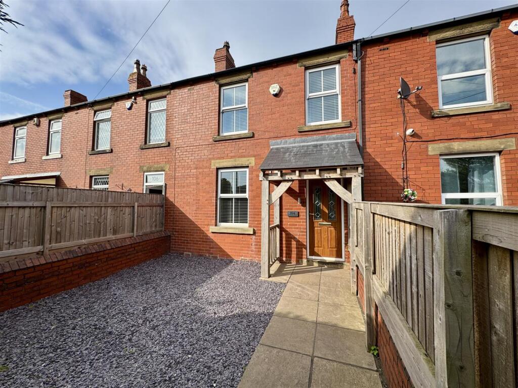 Main image of property: Huddersfield Road, Skelmanthorpe, Huddersfield, HD8 9AS