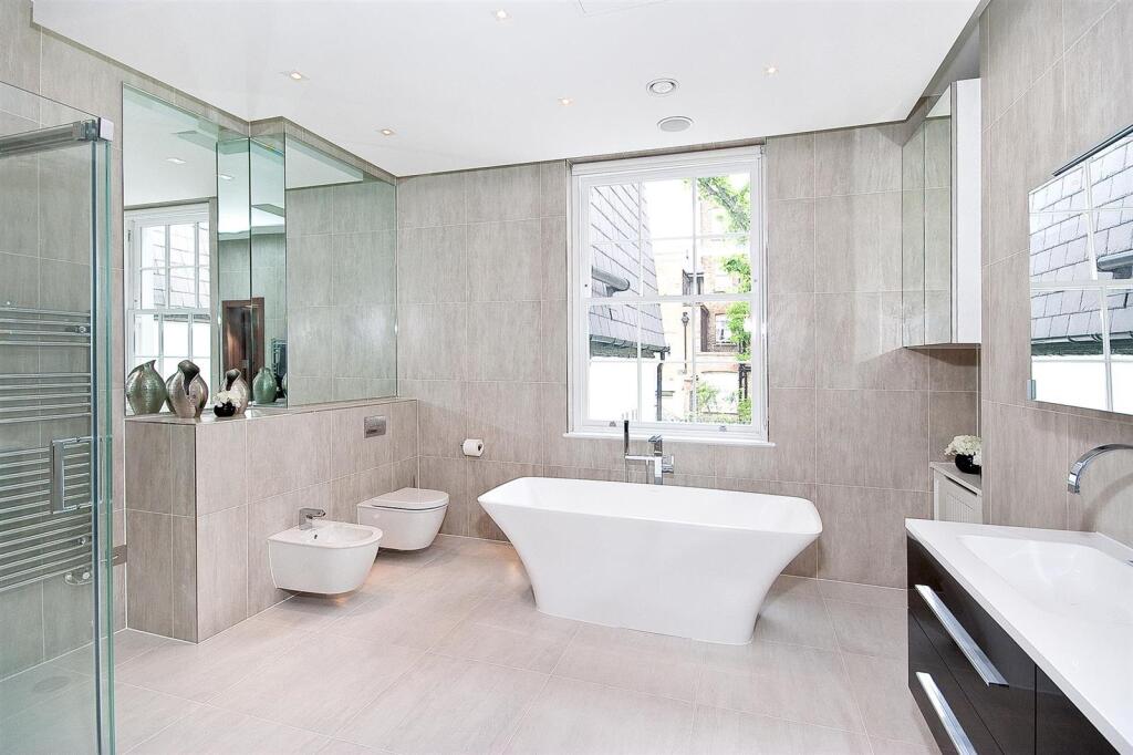 SHEFFIELD TERRACE, London, W8 photo 4