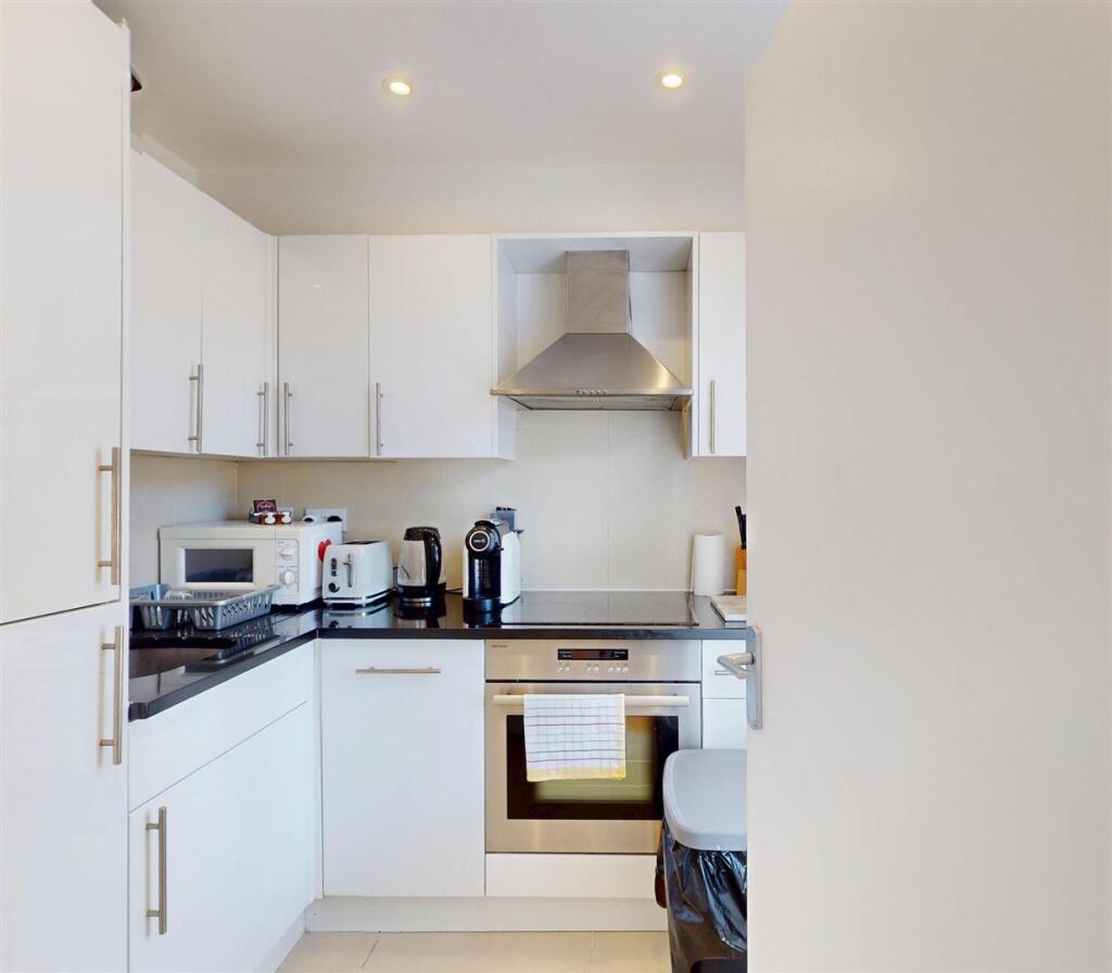 Apartment in London, Walham Green, West Kensington - More