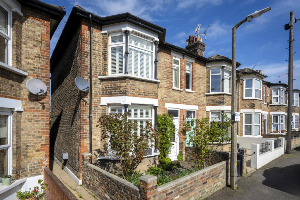 Main image of property: Victoria Road, Brentwood, CM14