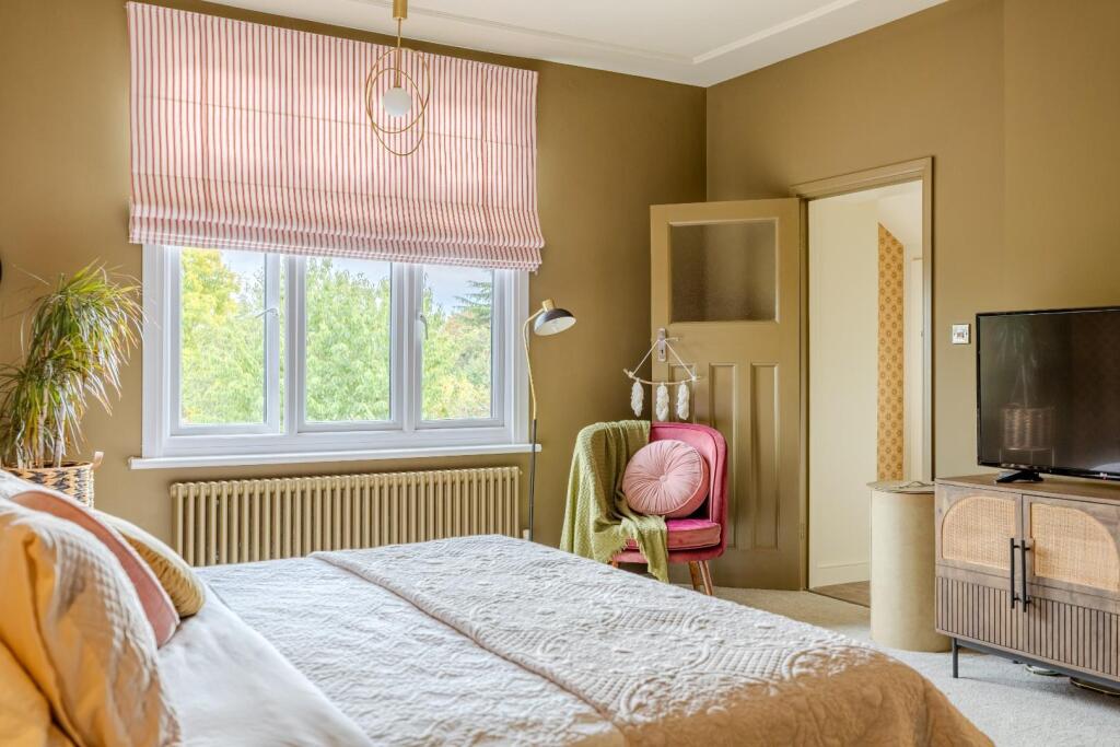 House in Southend-on-Sea - View 5