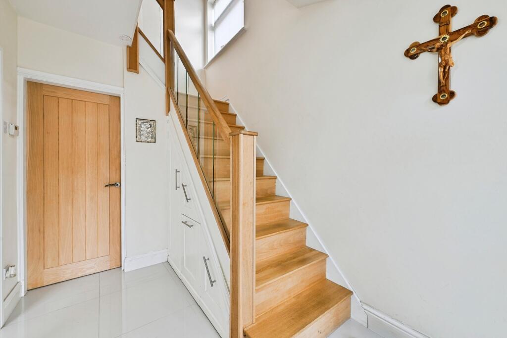 House in Nottingham, Nottinghamshire - View 4