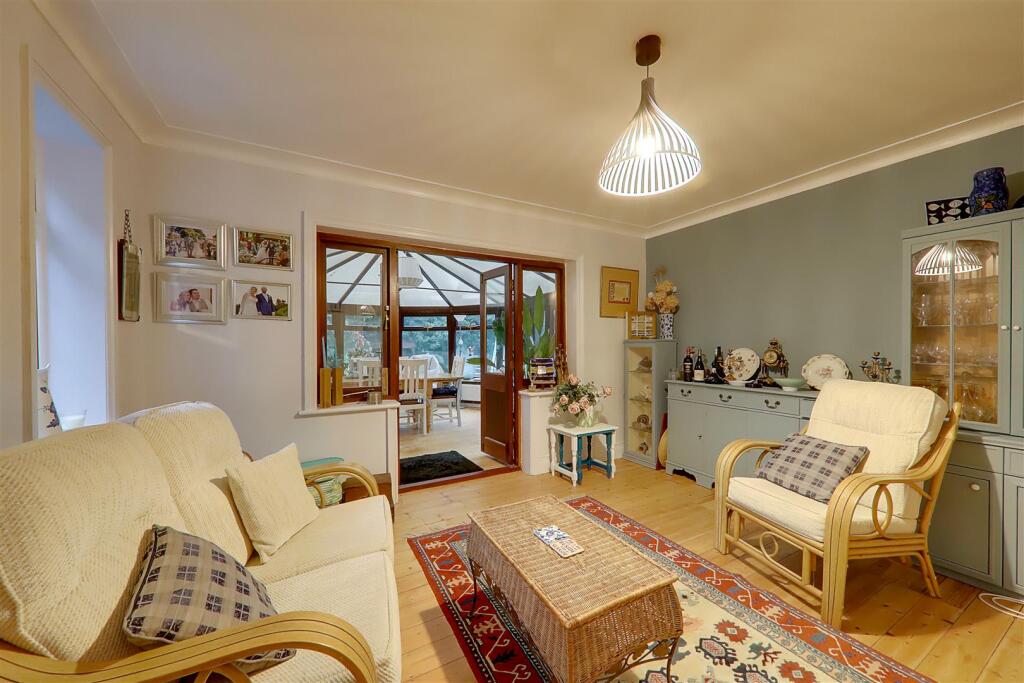 Hillside Avenue, Offington, Worthing photo 5