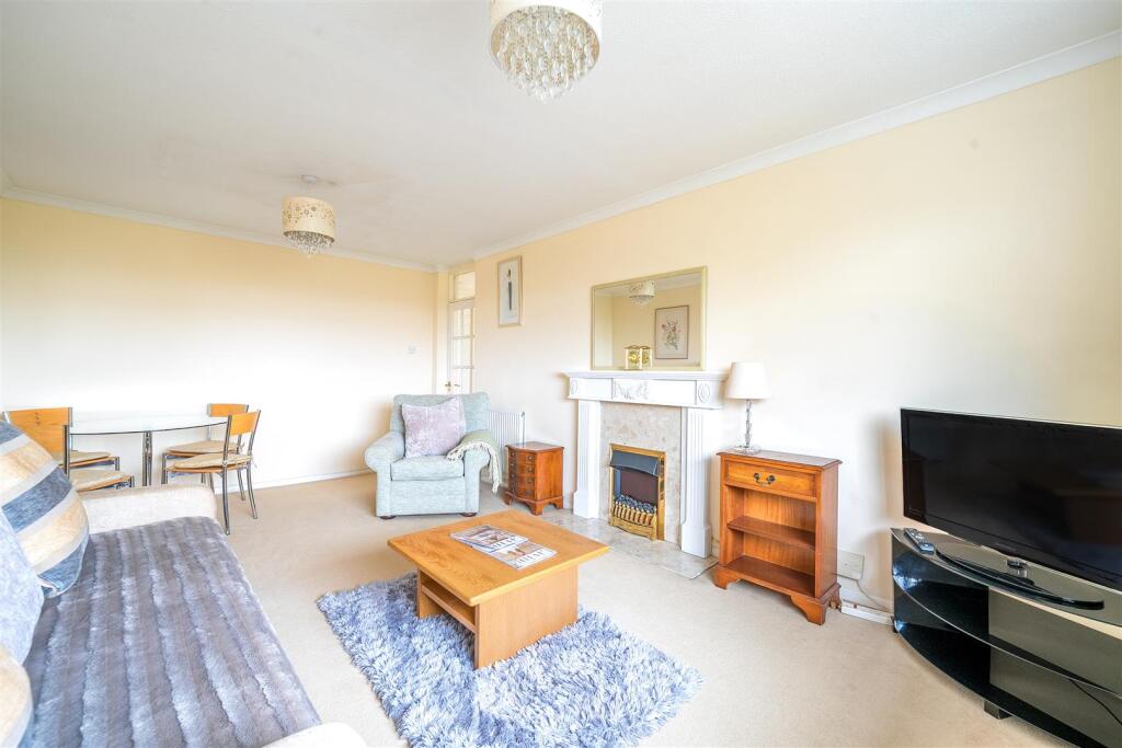 Apartment in Slough - View 5