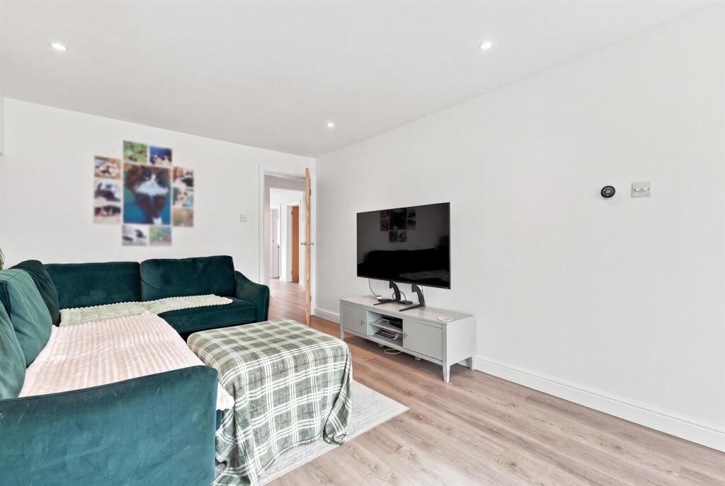 House in Basildon, Billericay - View 4