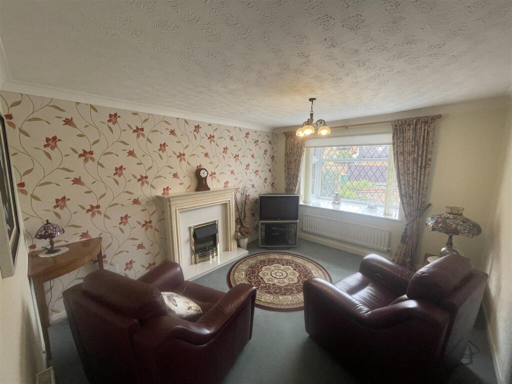 Heathbank Avenue, Wirral photo 4