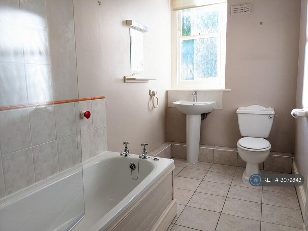 Apartment in Bristol, Clifton - View 3