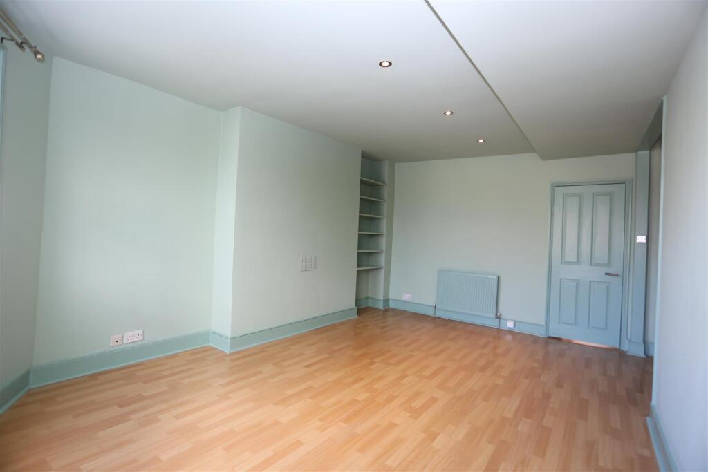 Apartment in Brighton - View 5