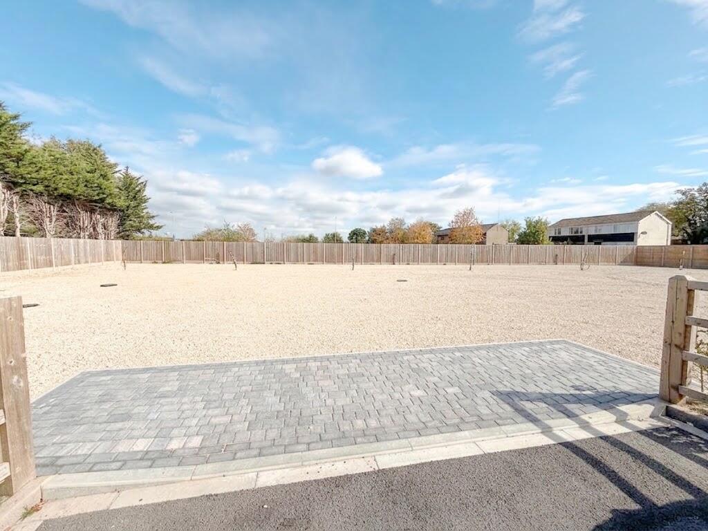 Land on the Northwest Side of Whites Lane, Datchet, Windsor And Maidenhead, SL3 9AN - View 5