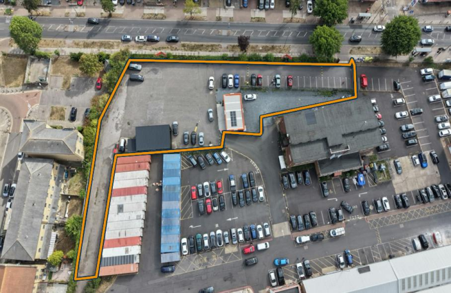 Compound 1, Courtenay Road Outlined.png