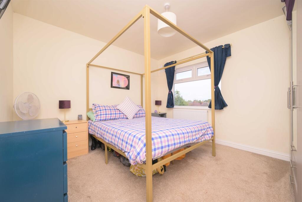 House in Kettering, Avondale - More