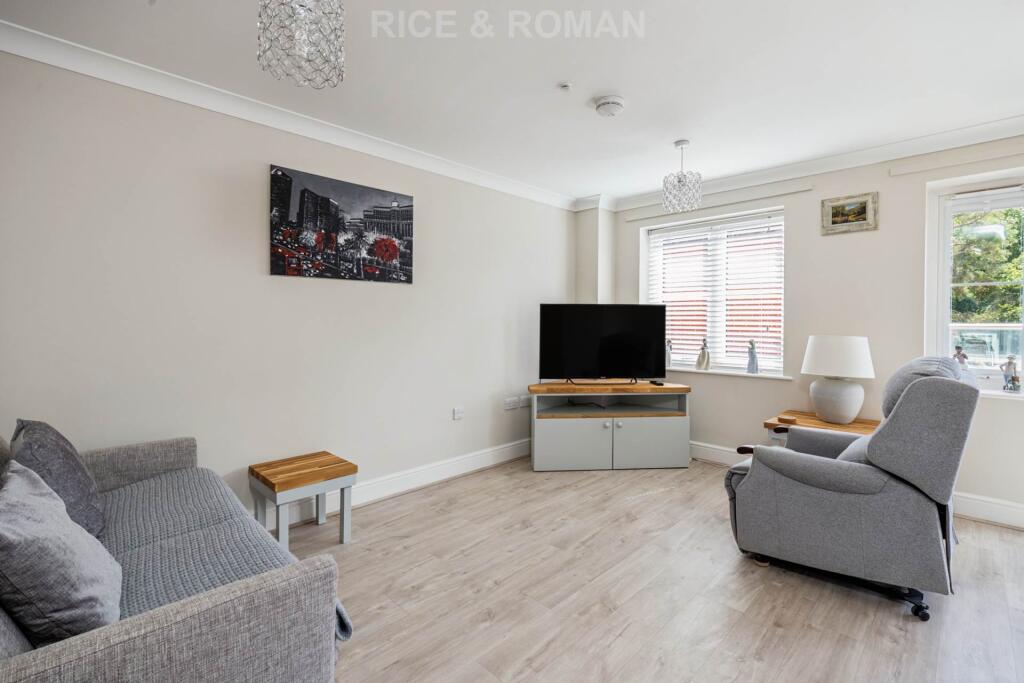 Apartment in Slough - More
