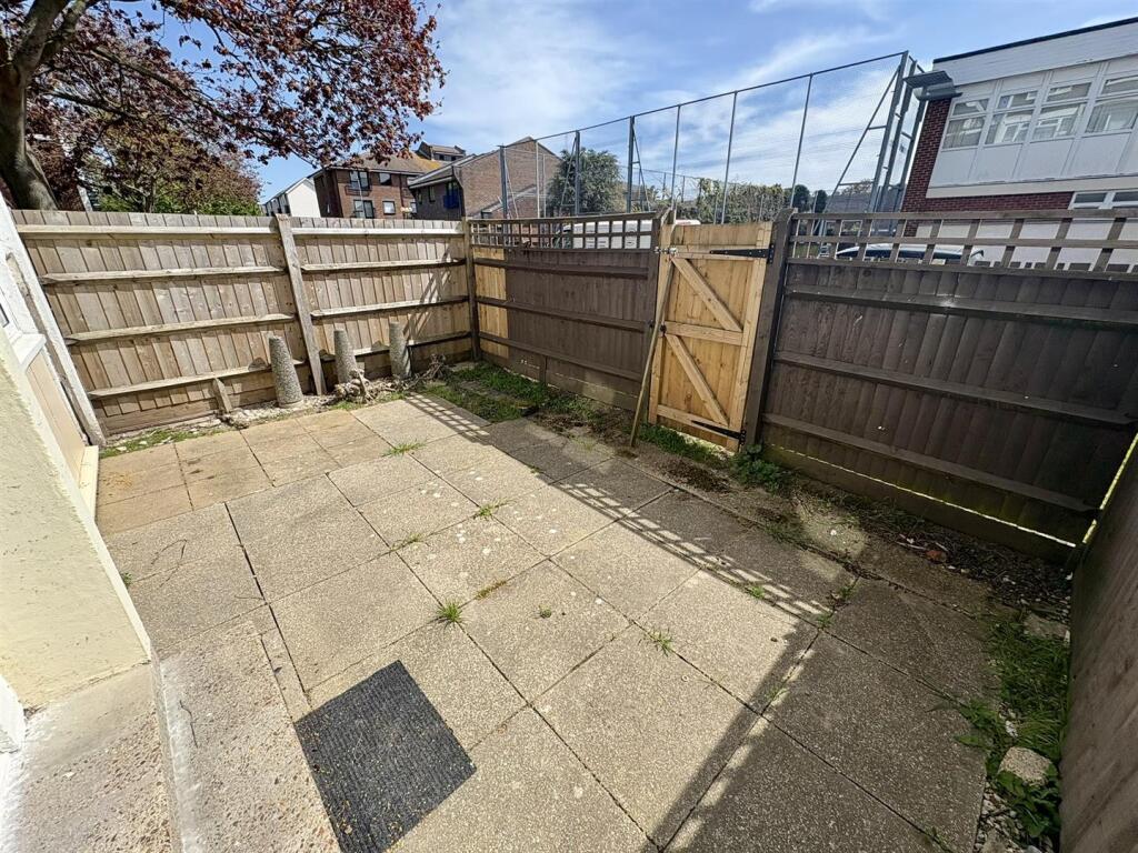 Apartment in Portsmouth, Somers Town - View 2