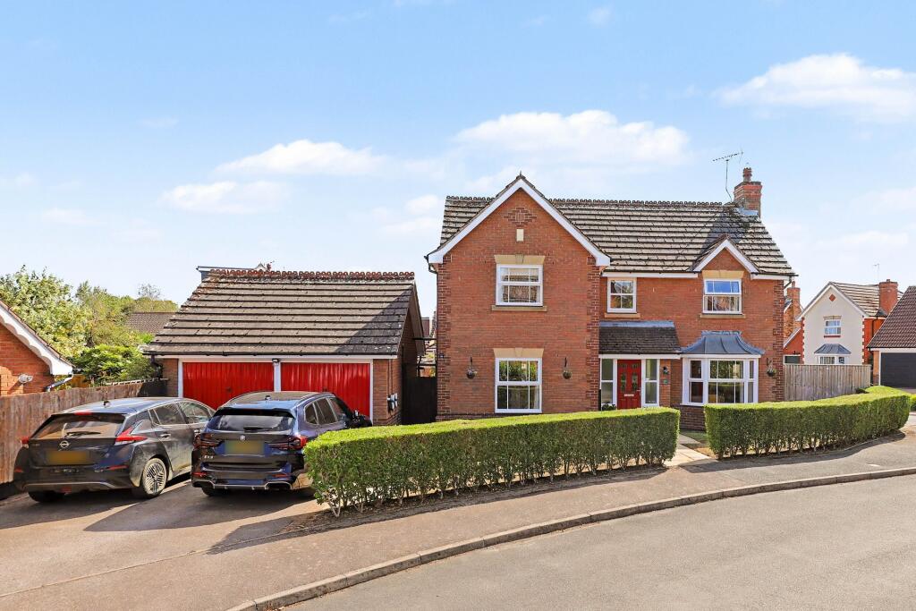 4-bed detached on Waller Drive, Banbury, Oxfordshire, £625,000