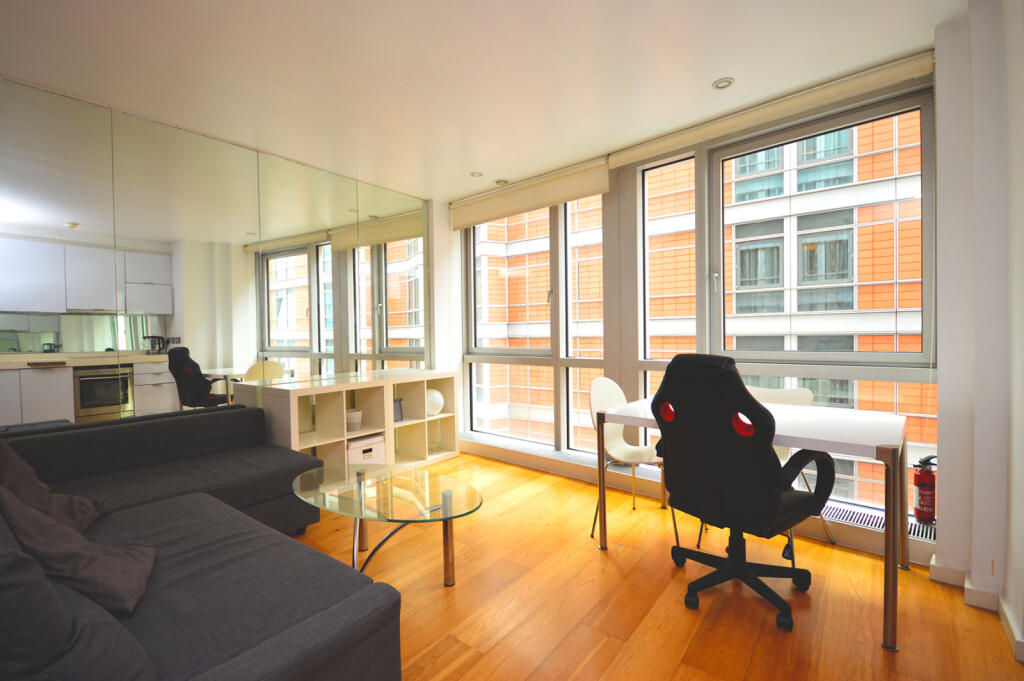 Main image of property: Ontario Tower, Canary Wharf, E14 9JA
