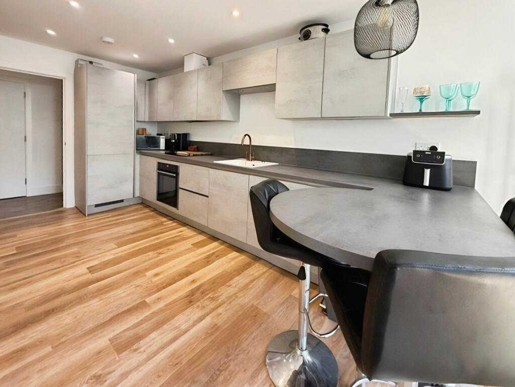 Apartment in Slough - View 4