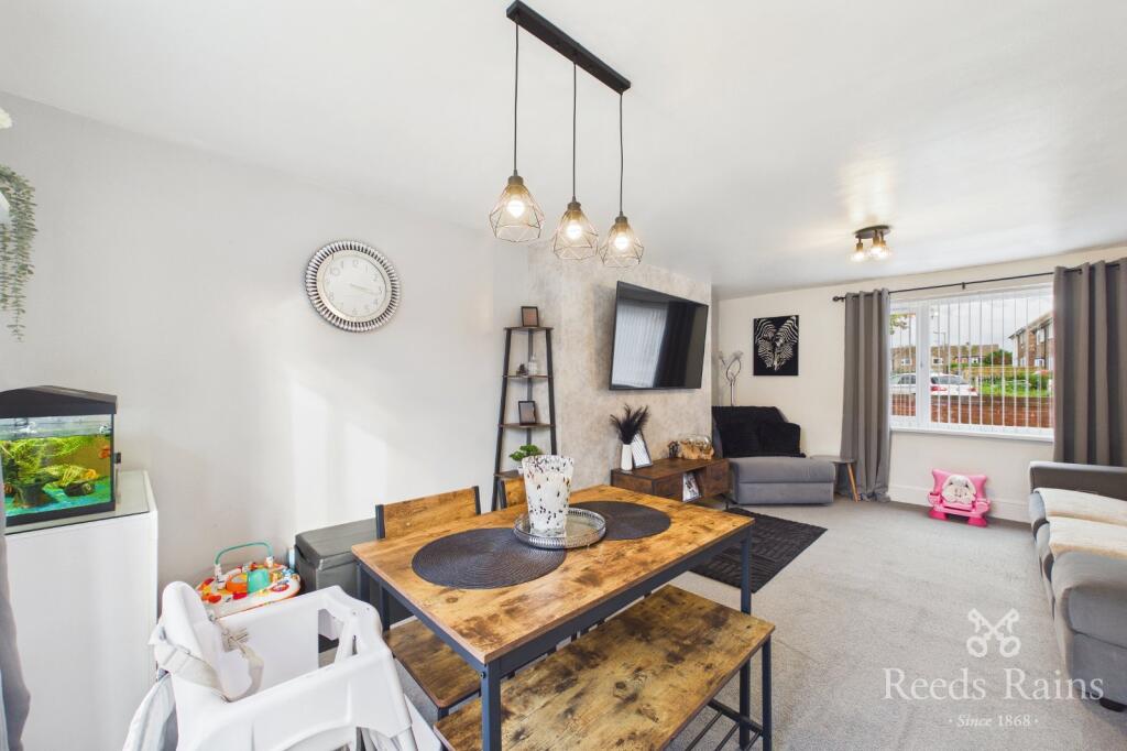 House in Rotherham, Dinnington St. John's - More