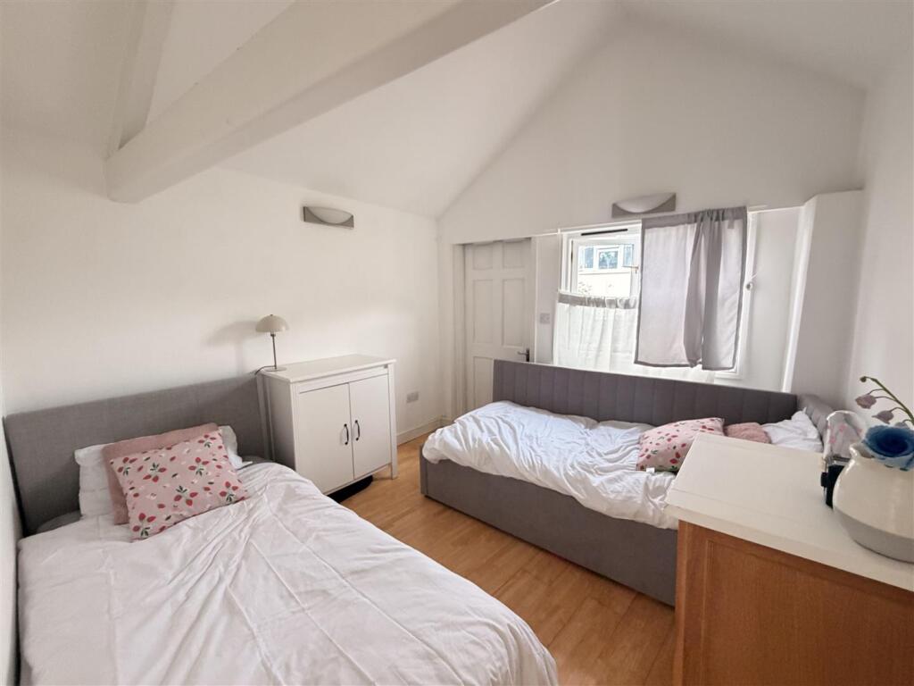 Apartment in Exeter - View 5