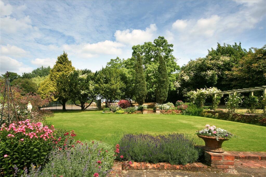Newbury Road, Headley, Thatcham, Berkshire, RG19 photo 2